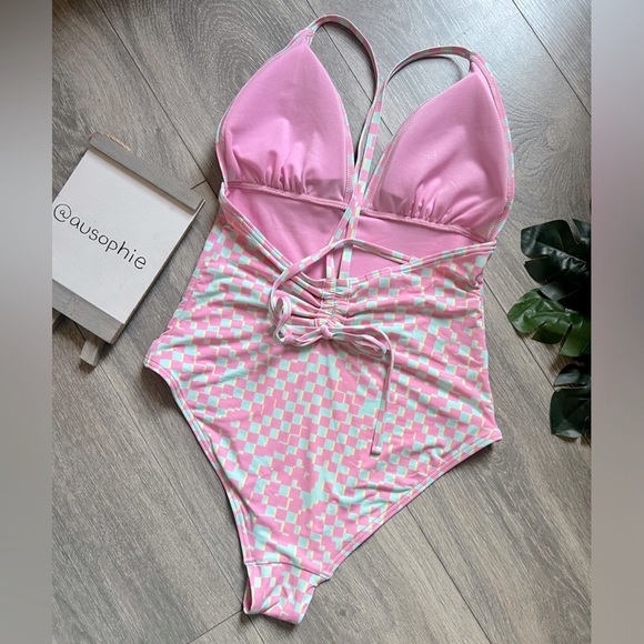 Vero moda VIP one piece swimsuit with scrunch ties. Size S. NWOT! - Picture 5 of 10